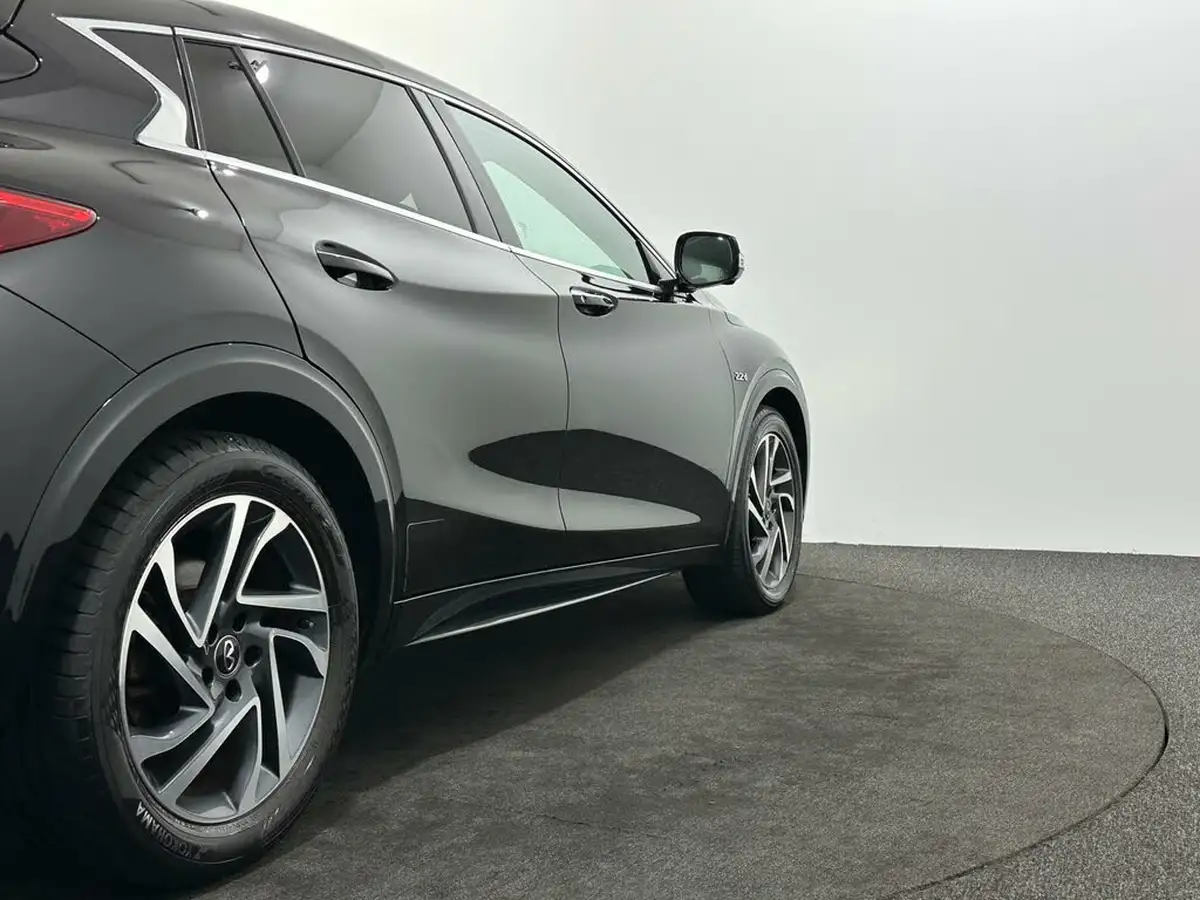 2017-infiniti-q30-22d-business-executive-big-44