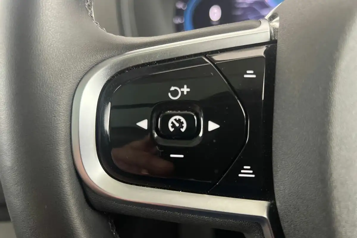 2024-volvo-xc90-20-t8-plus-big-10