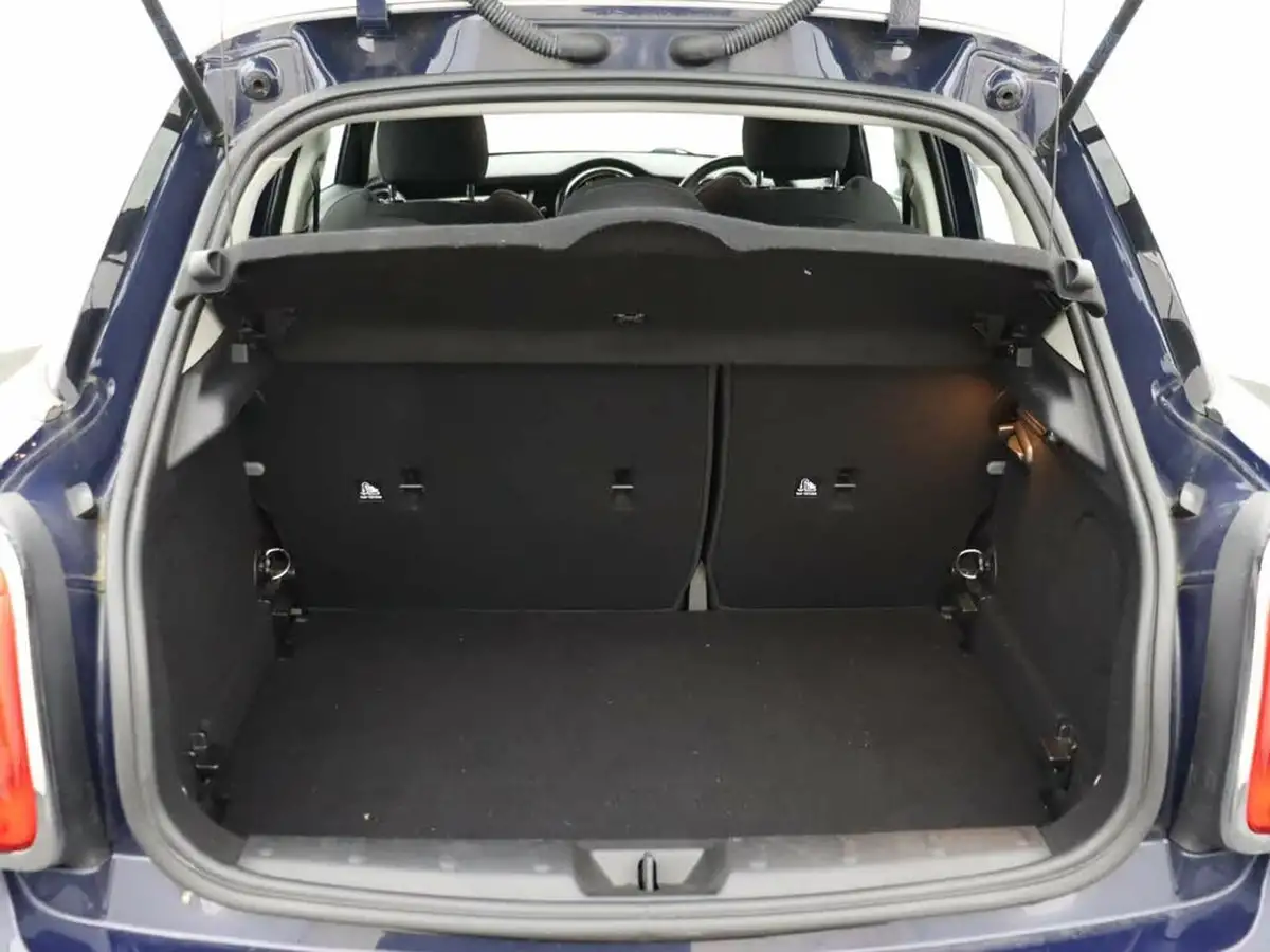 2017-mini-cooper-15-cooper-seven-5d-big-9
