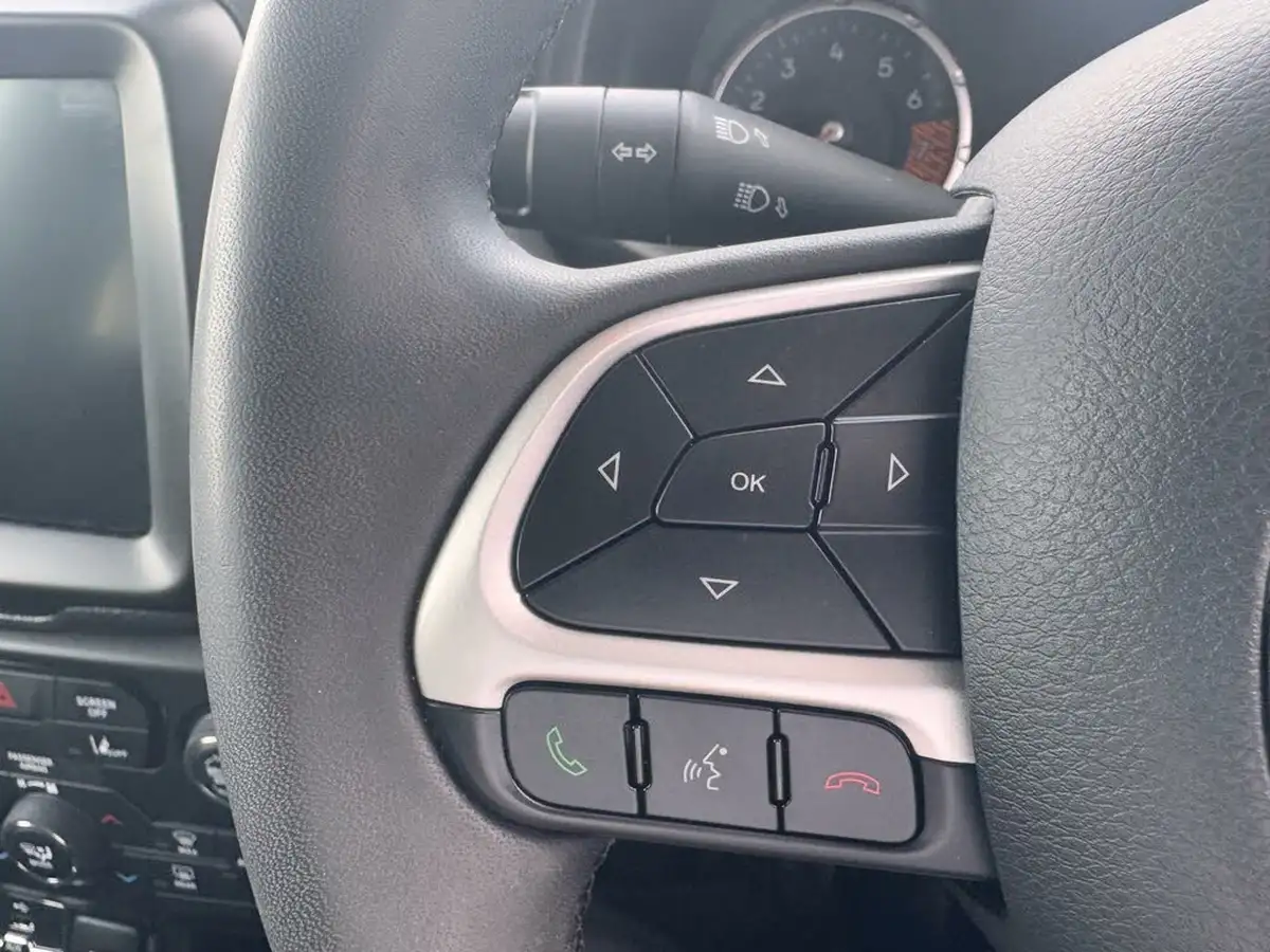 2023-jeep-renegade-15-limited-big-23