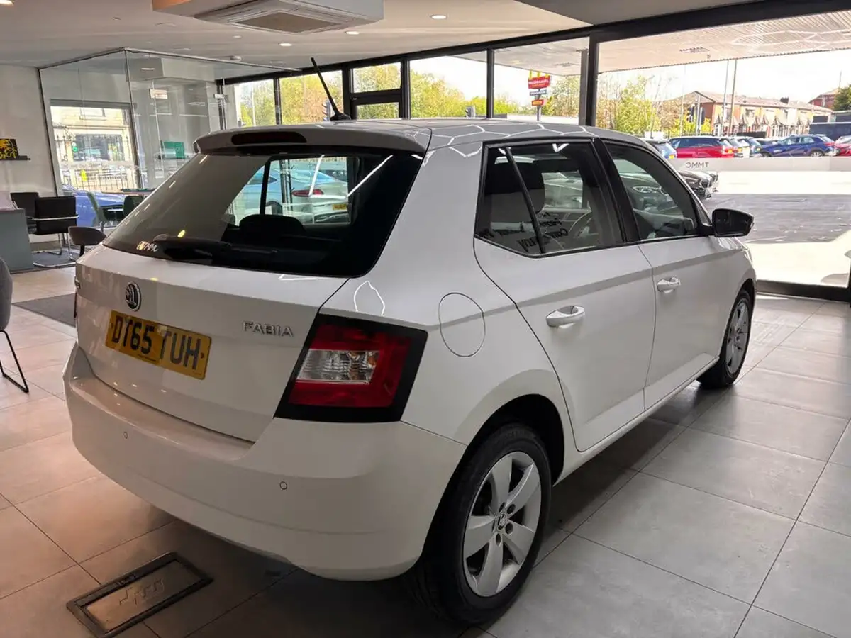 2016-skoda-fabia-10-mpi-se-hatchback-big-10