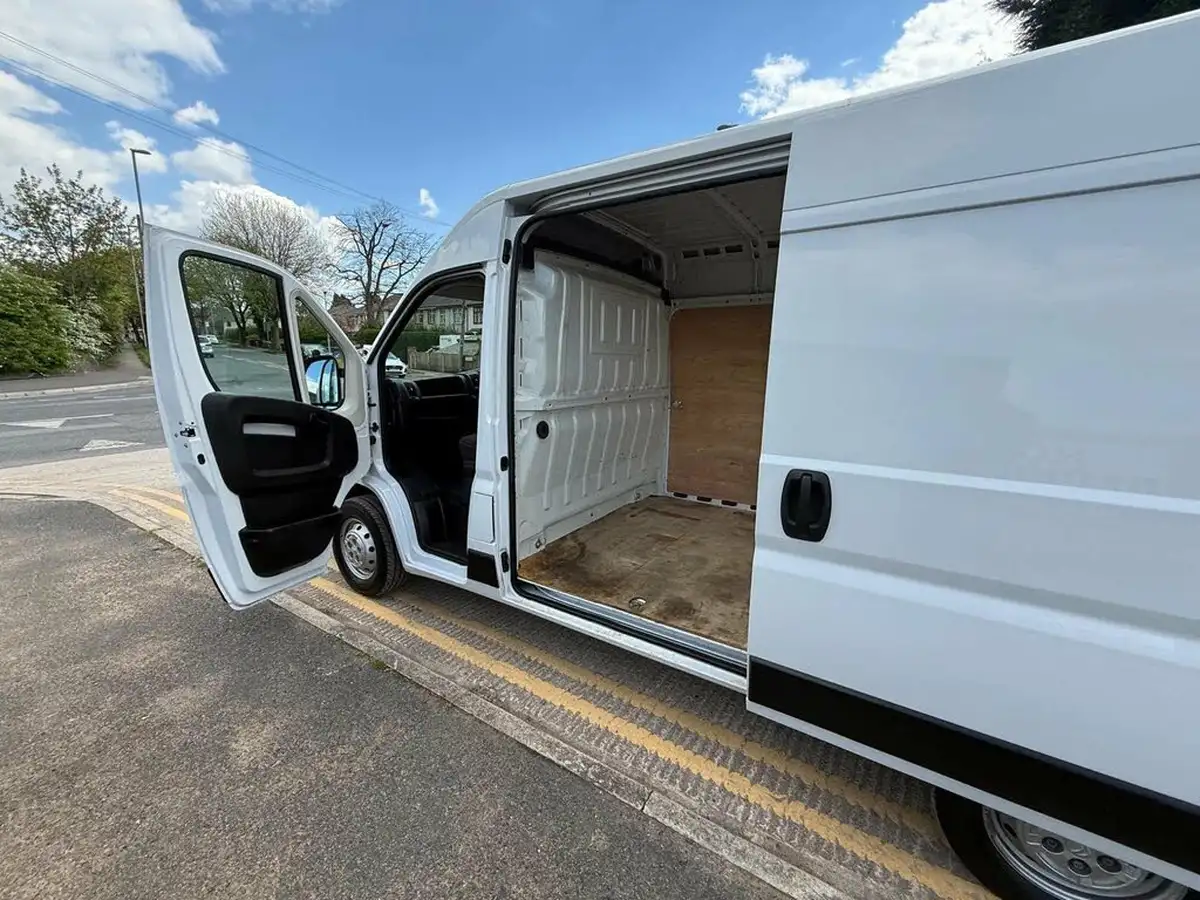 2022-citroen-relay-22bluehdi-35-l2h2-enterprise-big-35