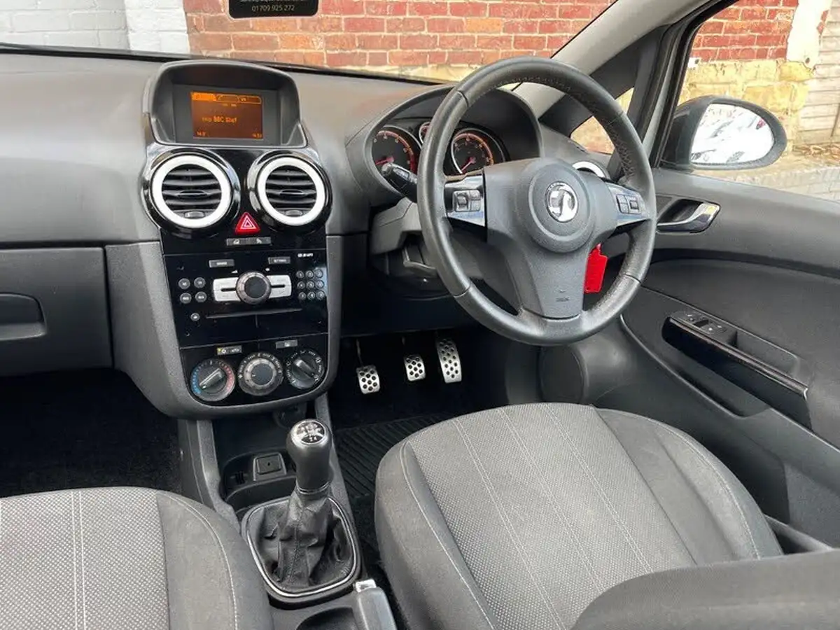 2014-vauxhall-corsa-12-3d-big-9