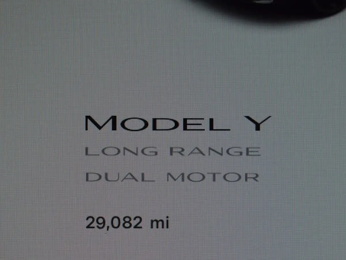 2022-tesla-model-y-e-long-range-big-26