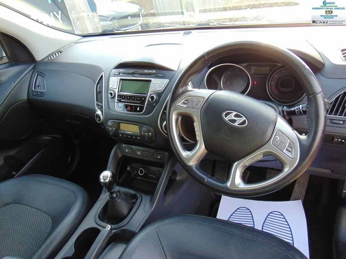 2011-hyundai-ix35-17td-premium-big-12