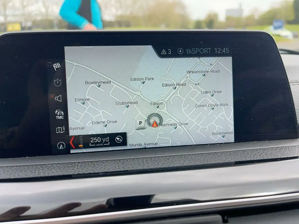 2018-bmw-3-series-20td-320d-sport-saloon-4d-big-32