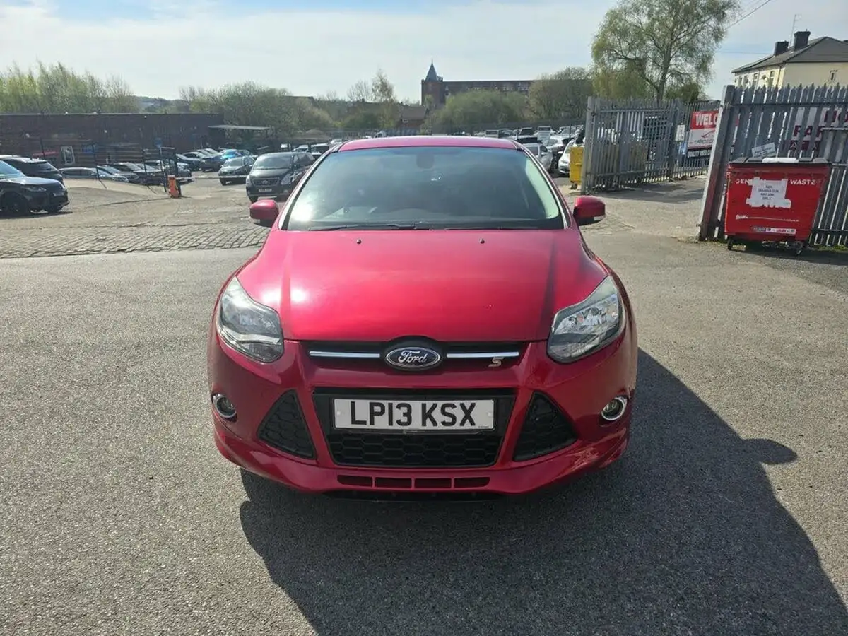 2013-ford-focus-10-zetec-s-hatchback-big-1