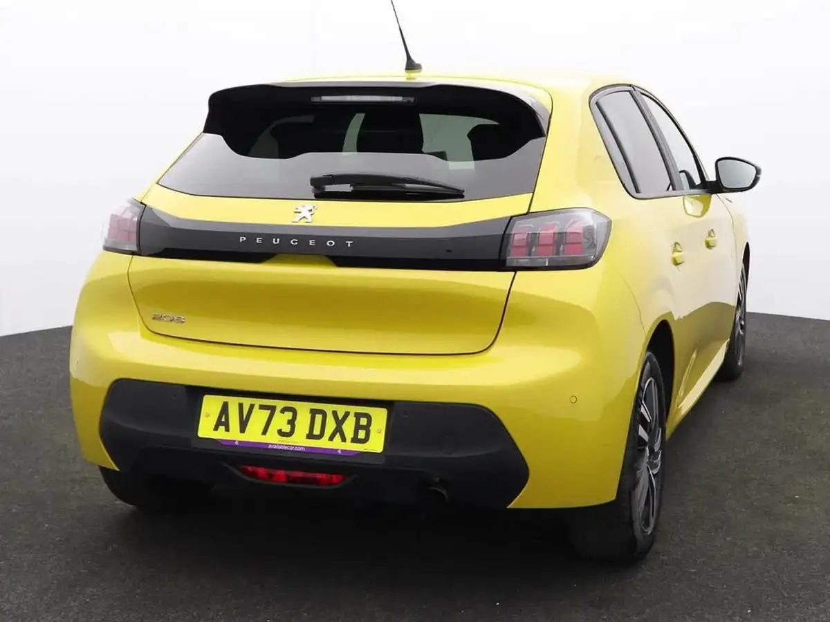 2023-peugeot-208-12-puretech-active-premium-100ps-eat8-big-4