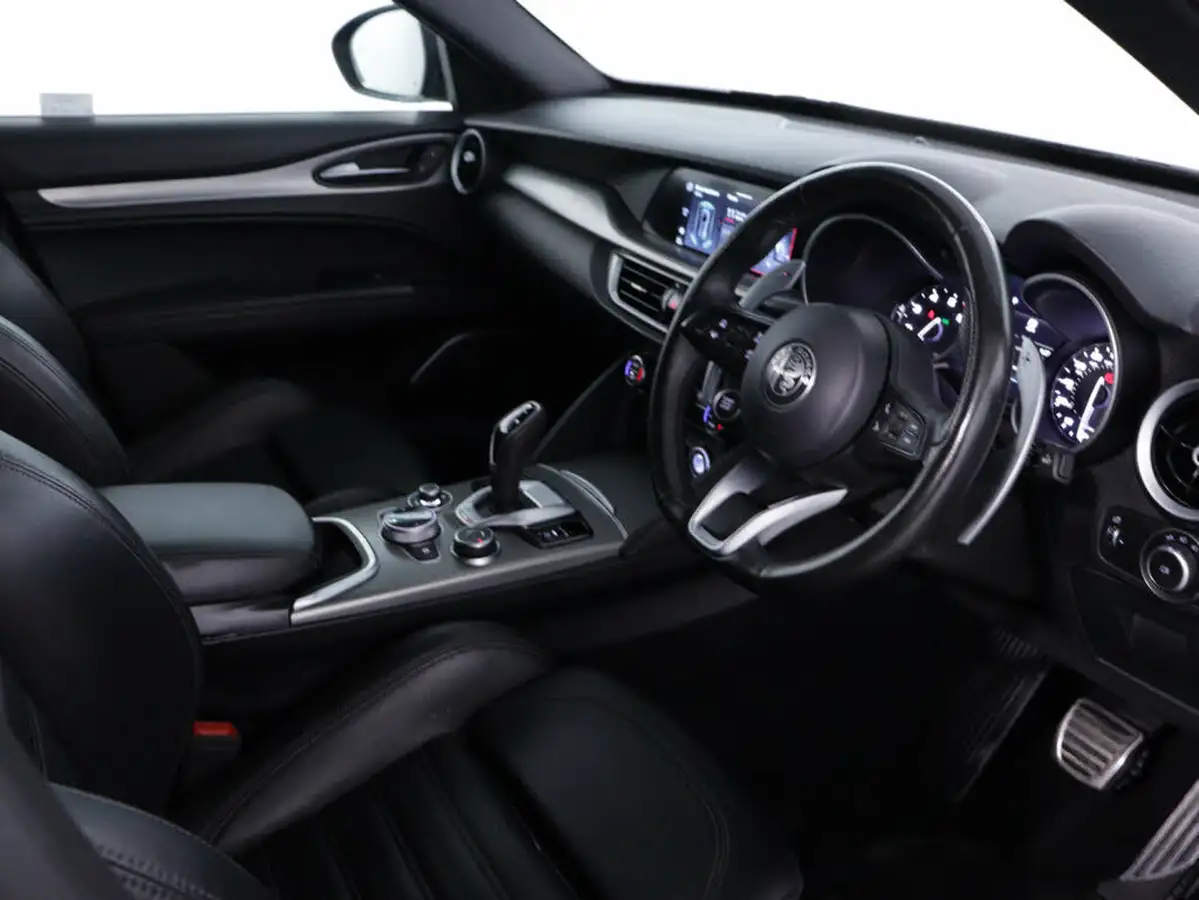 2022-alfa-romeo-stelvio-20-veloce-big-29