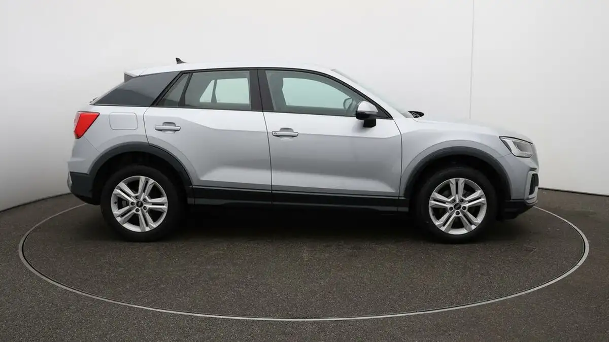 2021-audi-q2-10-30-tfsi-sport-big-41