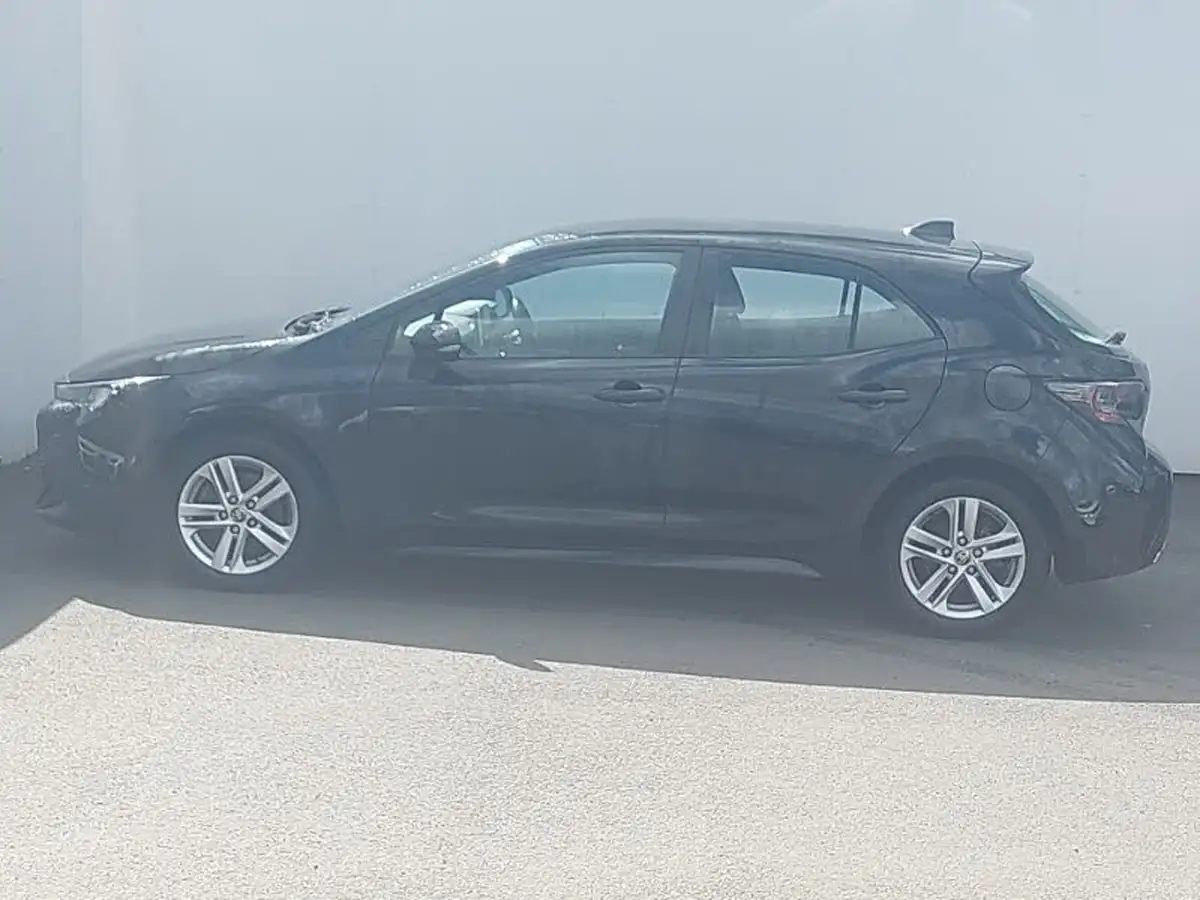2022-toyota-corolla-20-vvt-i-icon-193bhp-hatchback-big-3