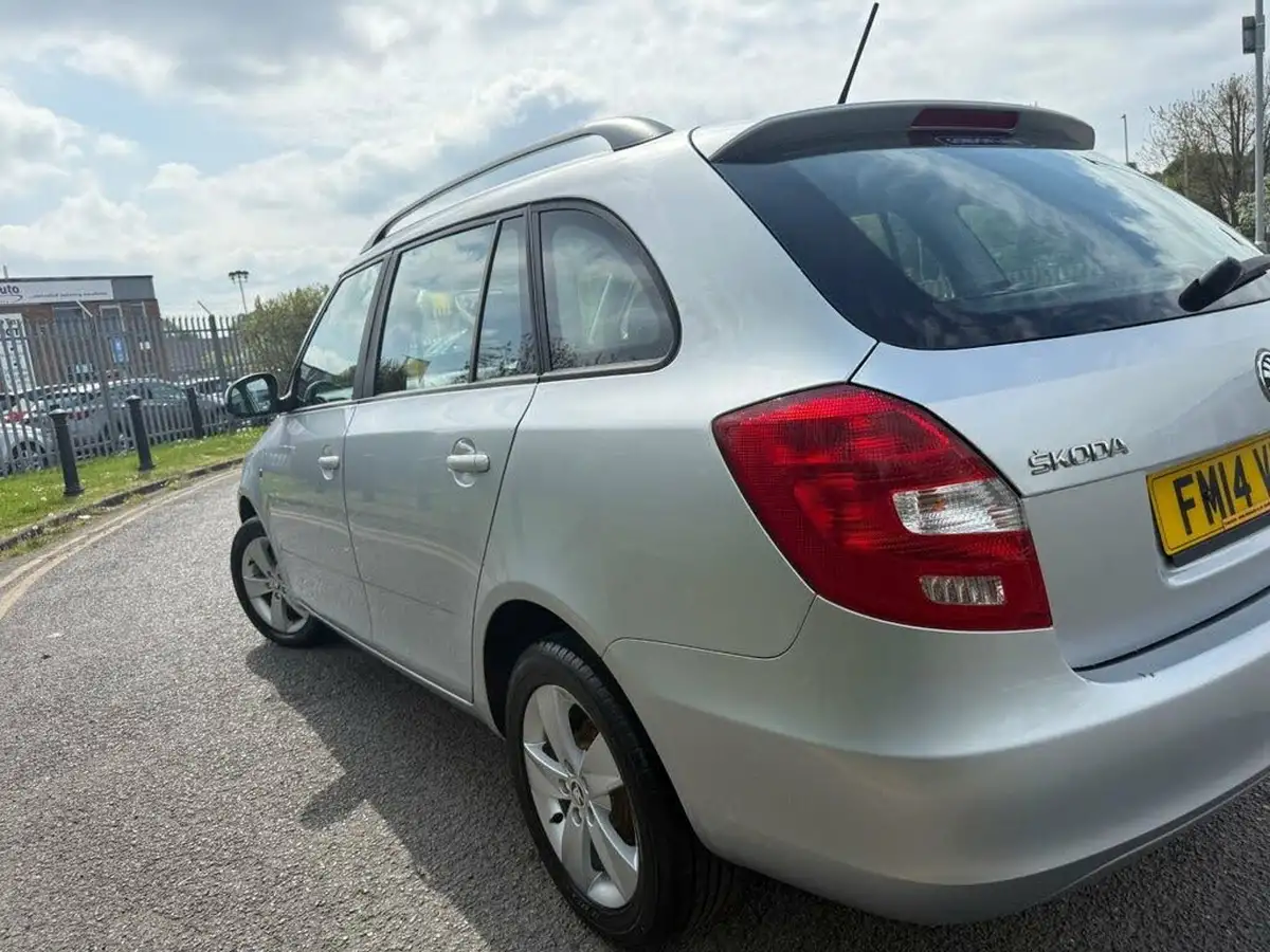 2014-skoda-fabia-12-se-105ps-estate-1197cc-dsg-big-6