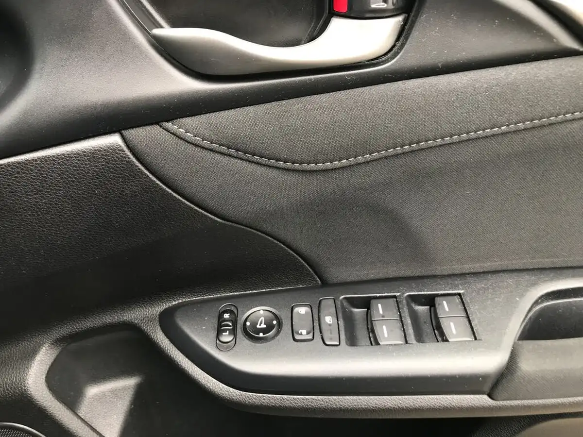 2020-honda-civic-10-vtec-turbo-se-hatchback-5d-big-27
