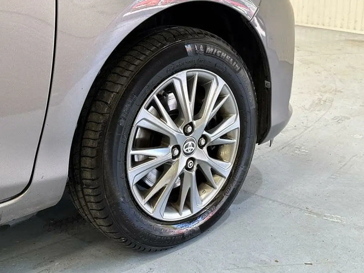 2017-toyota-yaris-15-vvt-i-icon-navi-big-3