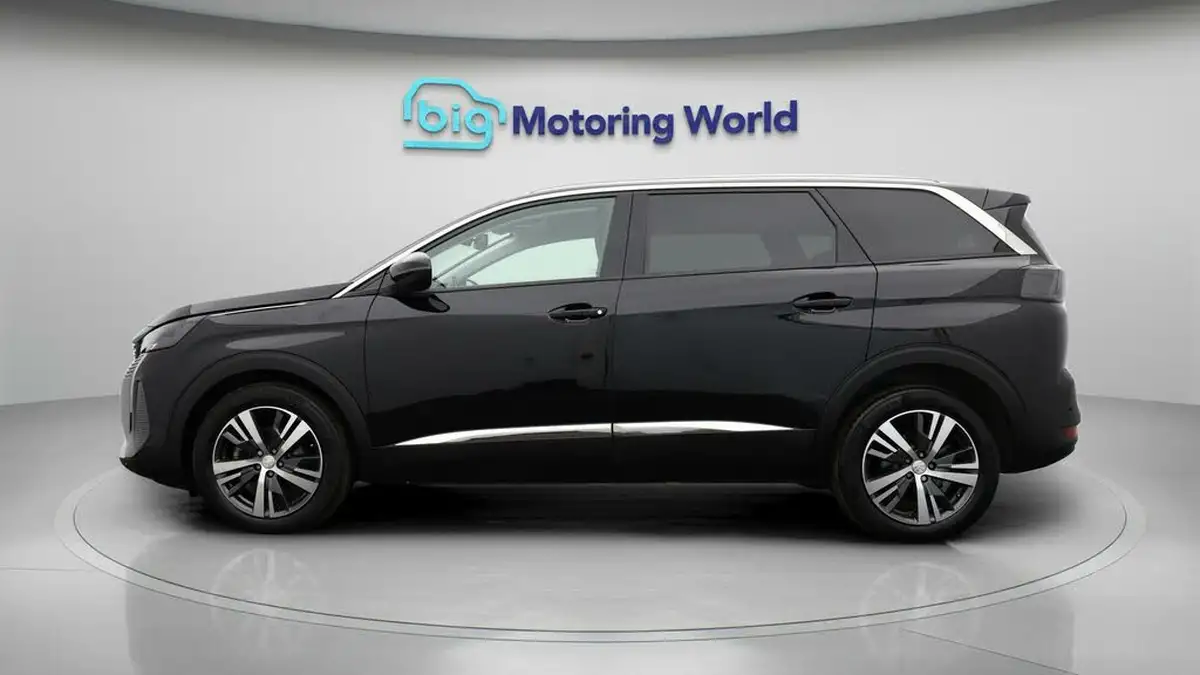 2021-peugeot-5008-suv-12-puretech-allure-big-3