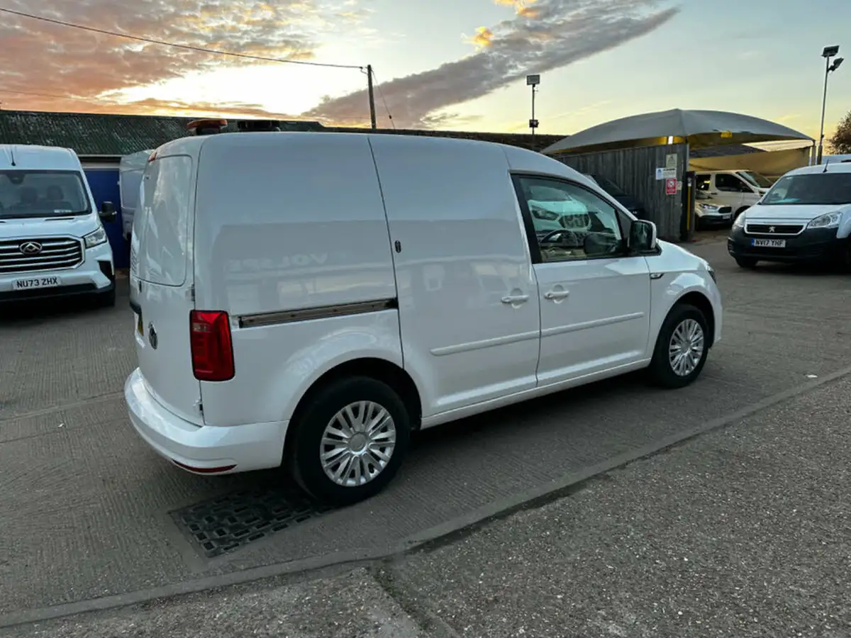 2019-volkswagen-caddy-20tdi-c20-trendline-bmt-102pseu6-dsg-big-8