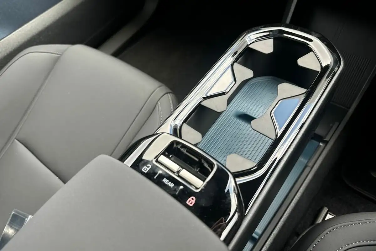 2024-volvo-ex30-e-single-motor-ultra-big-26