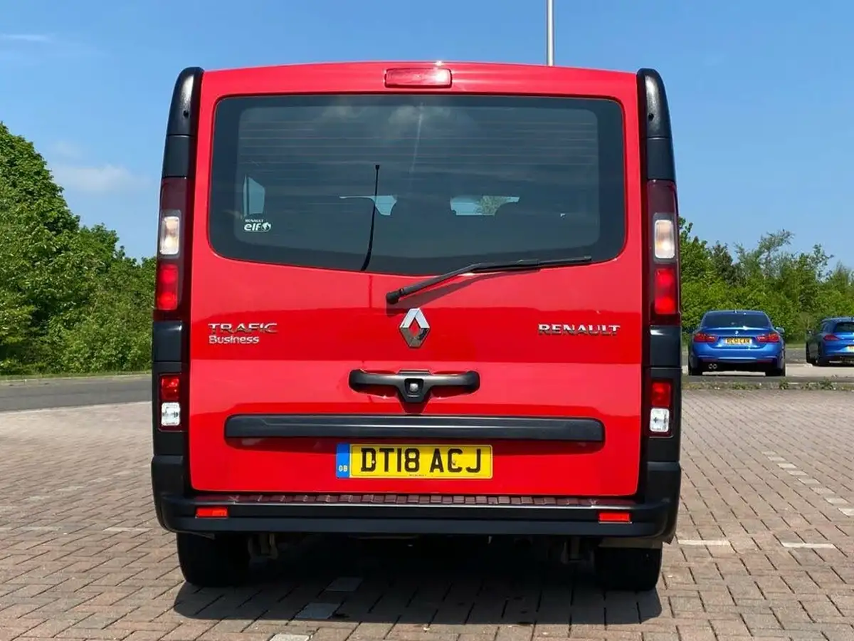 2018-renault-trafic-16dci-sl27-95-business-95-mini-bus-big-47