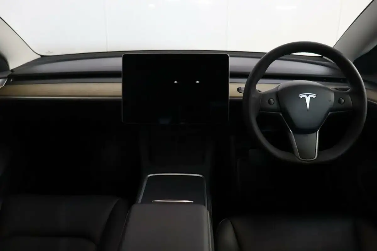 2021-tesla-model-3-e-long-range-awd-big-10