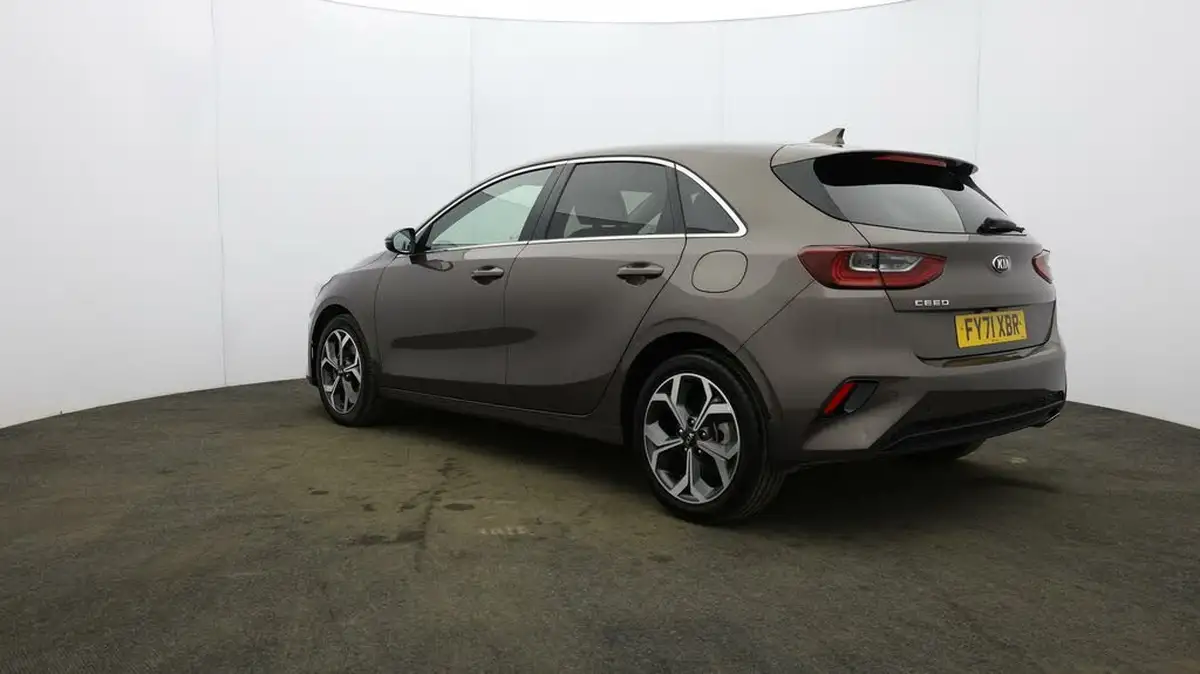 2021-kia-ceed-15-t-gdi-3-hatchback-big-46