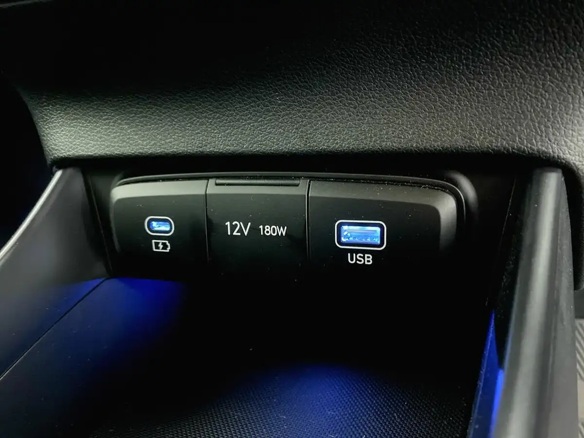 2024-hyundai-i20-10-t-gdi-premium-dct-big-33