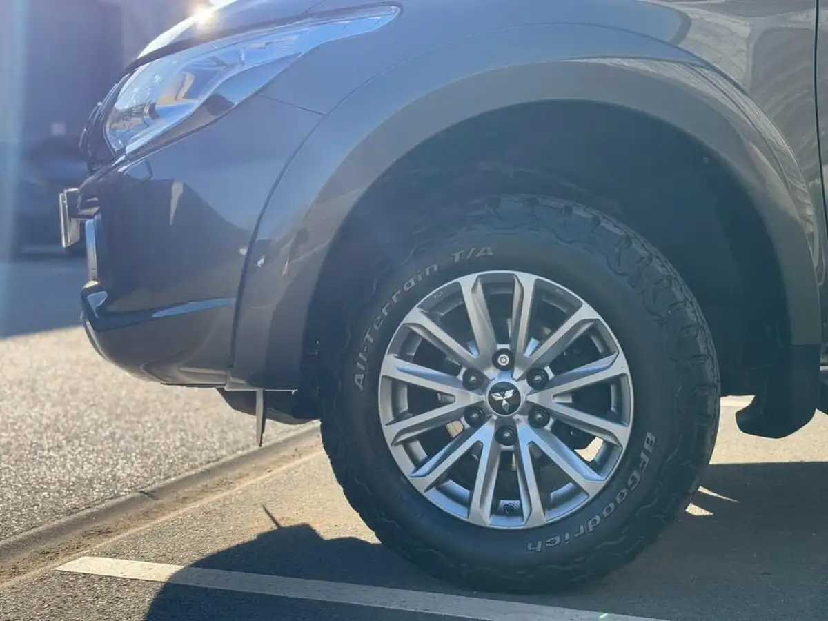 2018-mitsubishi-l200-24di-d-warrior-eu6-big-17