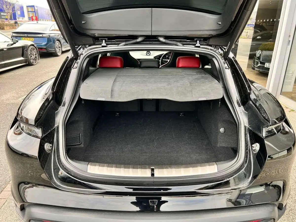 2021-porsche-taycan-e-turbo-s-cross-turismo-big-31