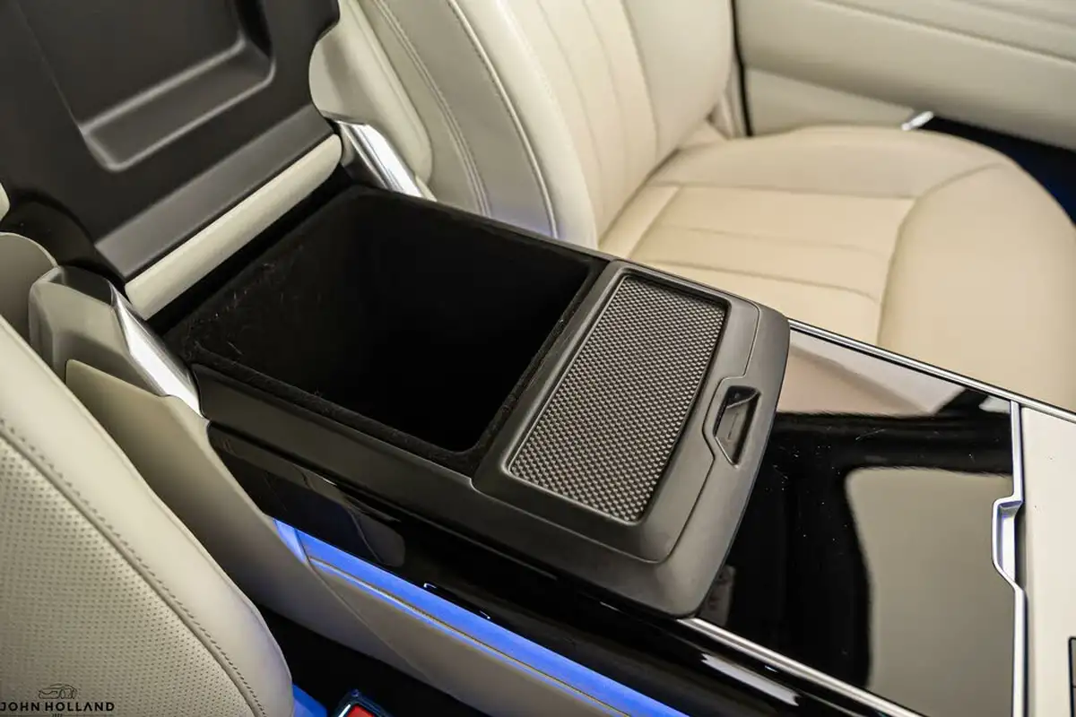 2024-land-rover-range-rover-30-p460e-hse-big-22
