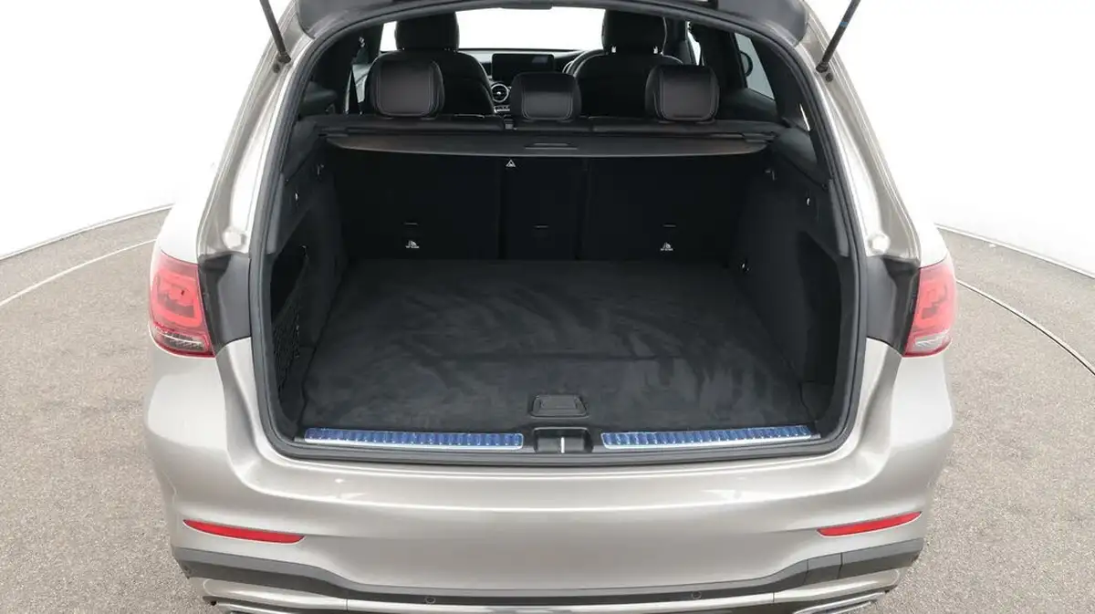2022-mercedes-benz-glc-class-20d-glc220d-amg-line-195ps-station-wagon-5d-1950cc-4matic-plus-big-17