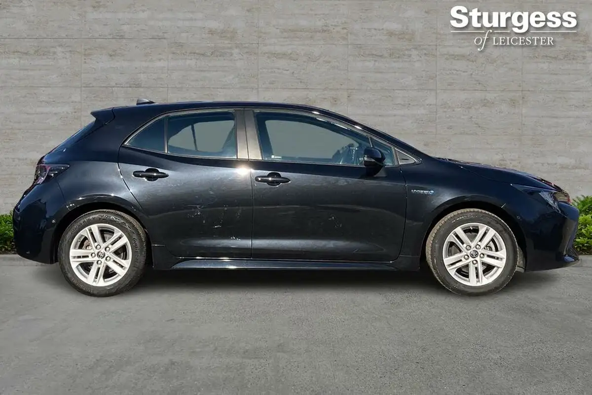 2022-toyota-corolla-18-vvt-i-icon-tech-trk-hatchback-5d-big-7