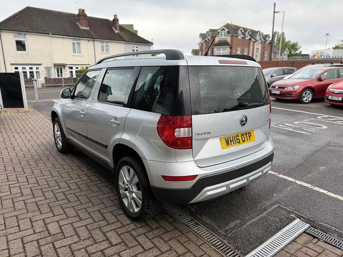 2016-skoda-yeti-outdoor-12-tsi-se-l-big-4