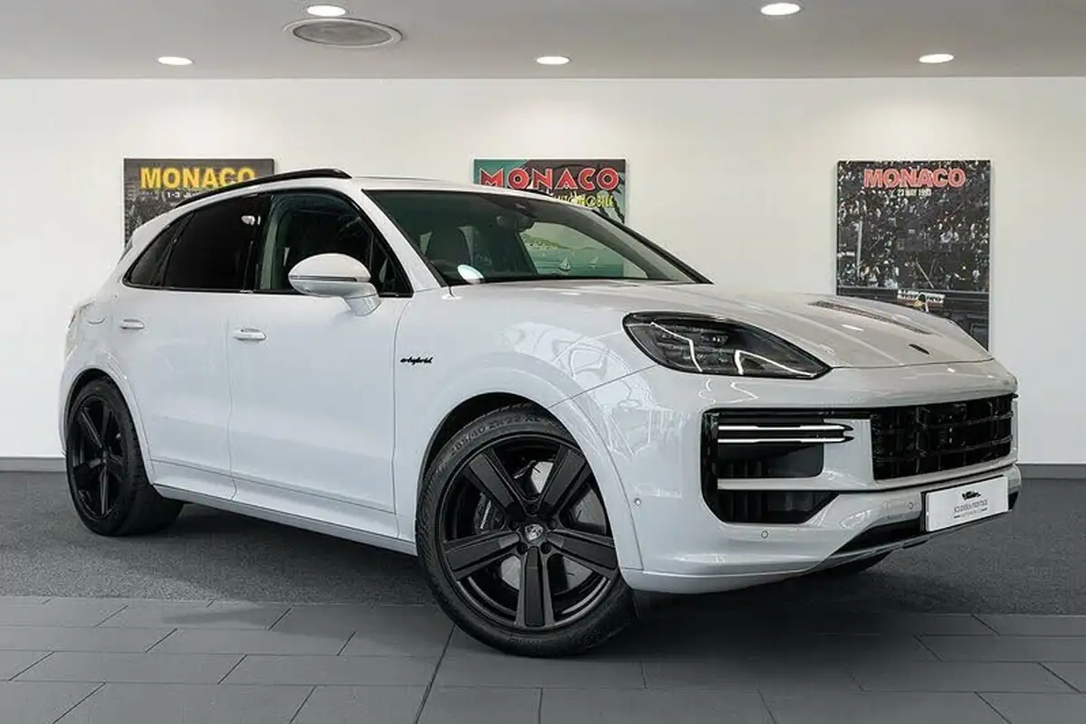 2025-porsche-cayenne-40-v8-turbo-e-hybrid-station-wagon-big-0