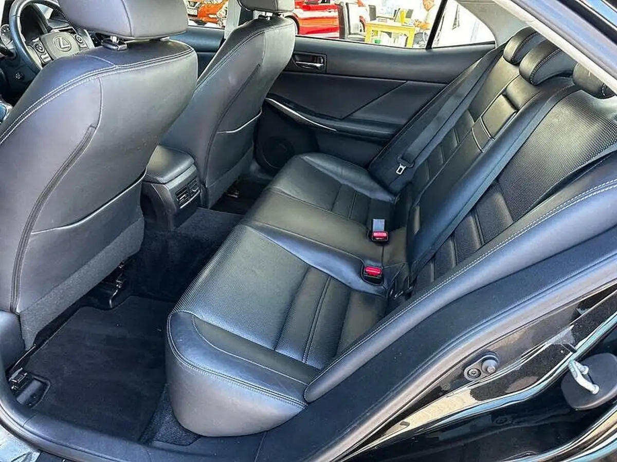 2014-lexus-is-300h-25-premier-big-14