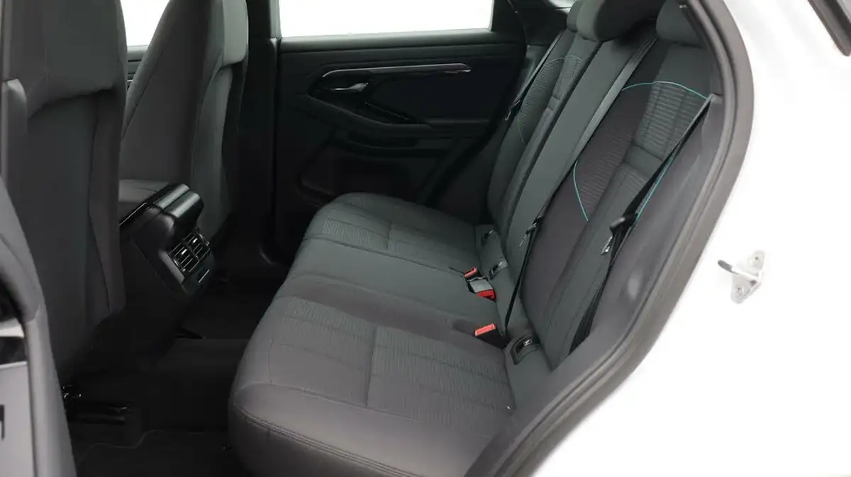 2022-land-rover-range-rover-evoque-20-d165-r-dynamic-big-16