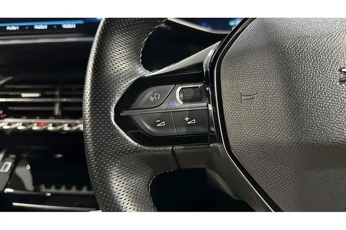 2021-peugeot-2008-suv-e-gt-premium-big-25
