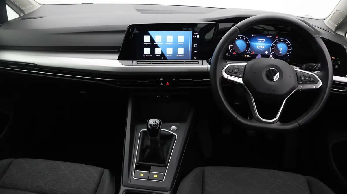 2022-volkswagen-golf-15-tsi-life-130ps-hatchback-big-12