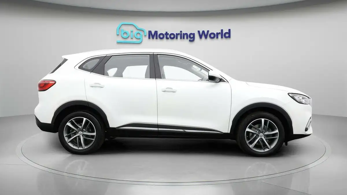 2022-mg-hs-15t-gdi-exclusive-162ps-dct-big-7
