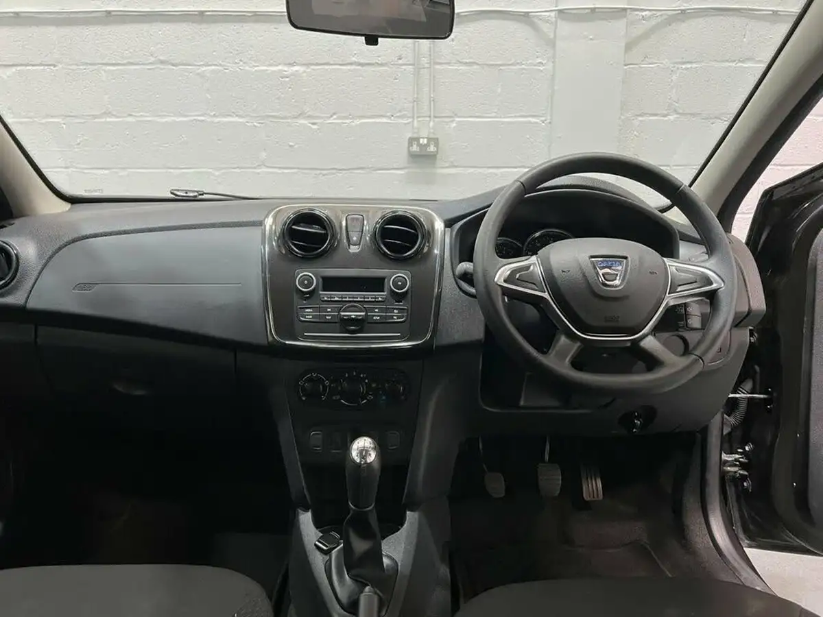 2020-dacia-sandero-10-sce-essential-big-15