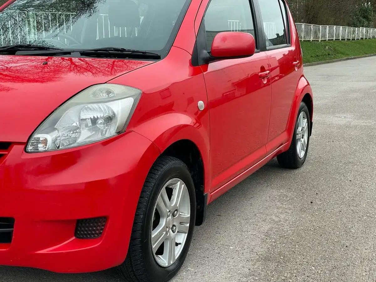 2008-daihatsu-sirion-13-se-big-9