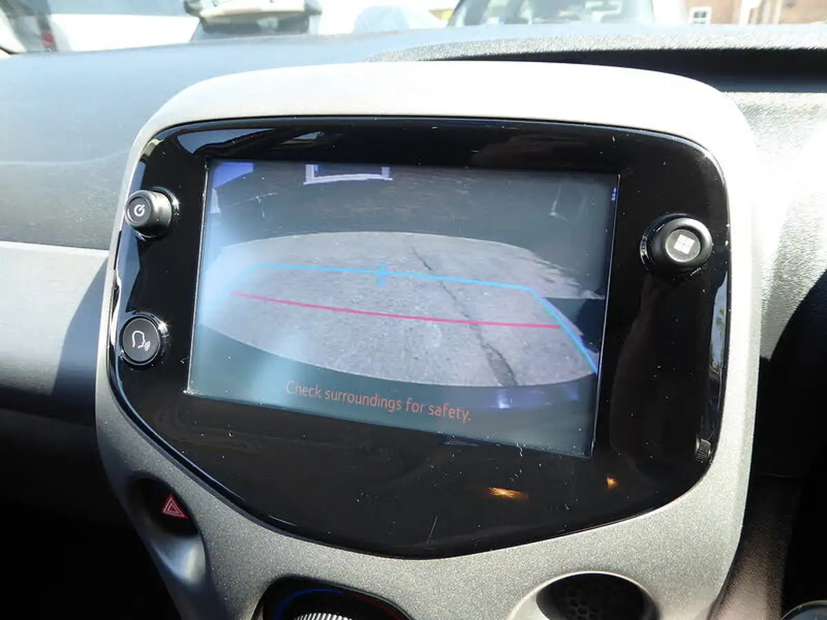 2019-toyota-aygo-10-vvt-i-x-play-big-9