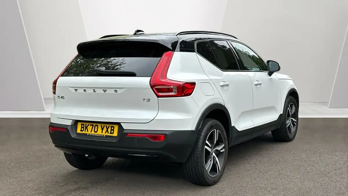 2020-volvo-xc40-15-t3-r-design-big-1