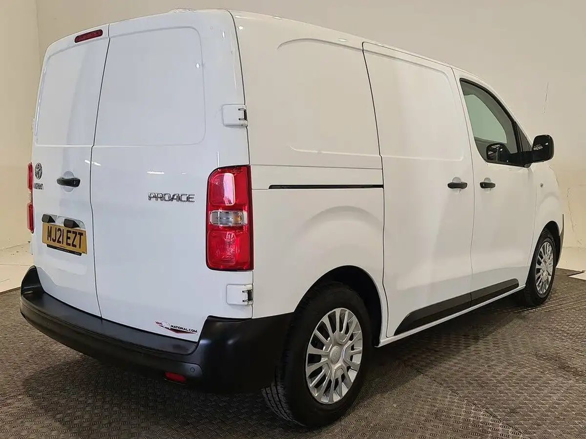 2021-toyota-proace-15d-icon-compact-100hpeu6dt-e-big-22