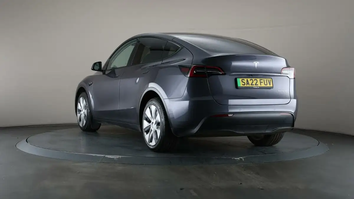 2022-tesla-model-y-e-long-range-big-60