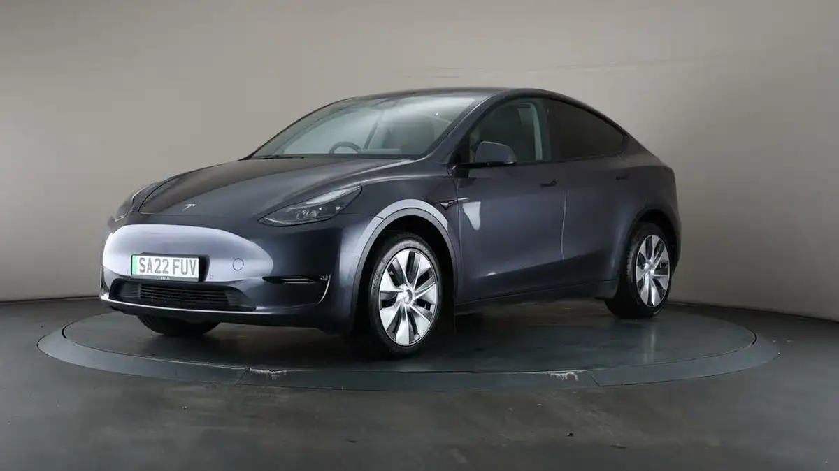 2022-tesla-model-y-e-long-range-big-36