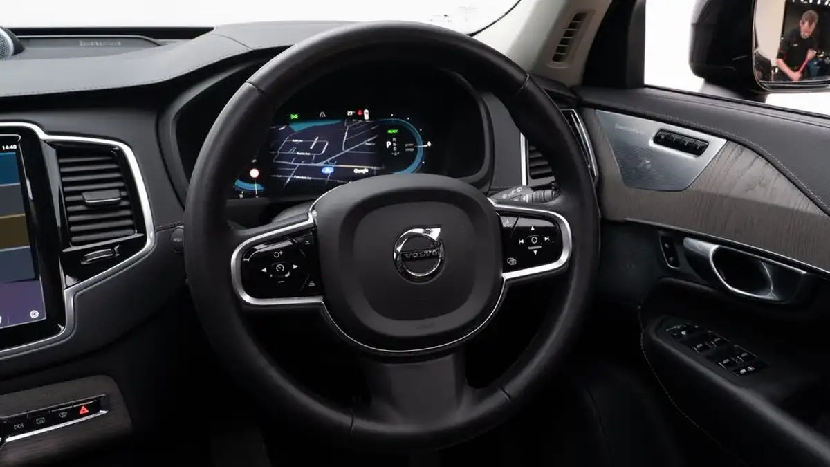 2023-volvo-xc90-20-t8-ultimate-dark-big-11