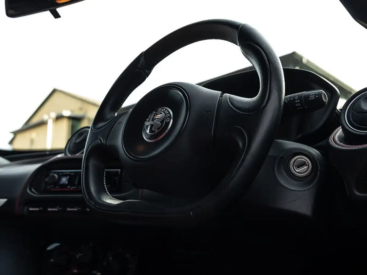 2017-alfa-romeo-4c-18-tbi-big-6