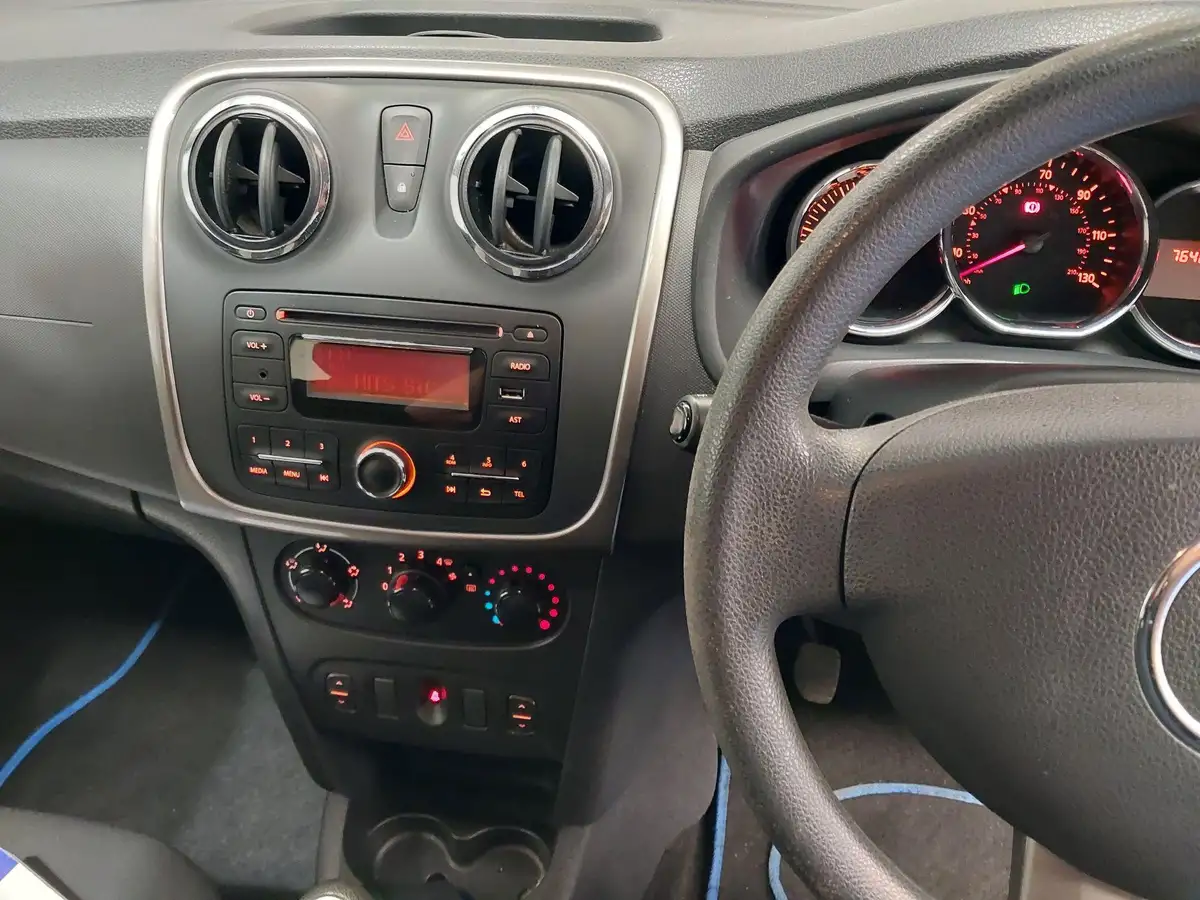 2014-dacia-sandero-stepway-09-ambiance-big-12