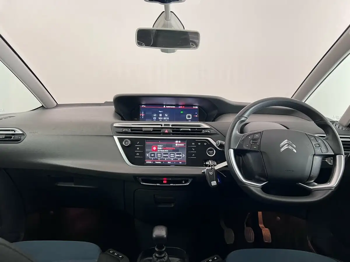 2019-citroen-grand-c4-spacetourer-15bluehdi-feel-big-13