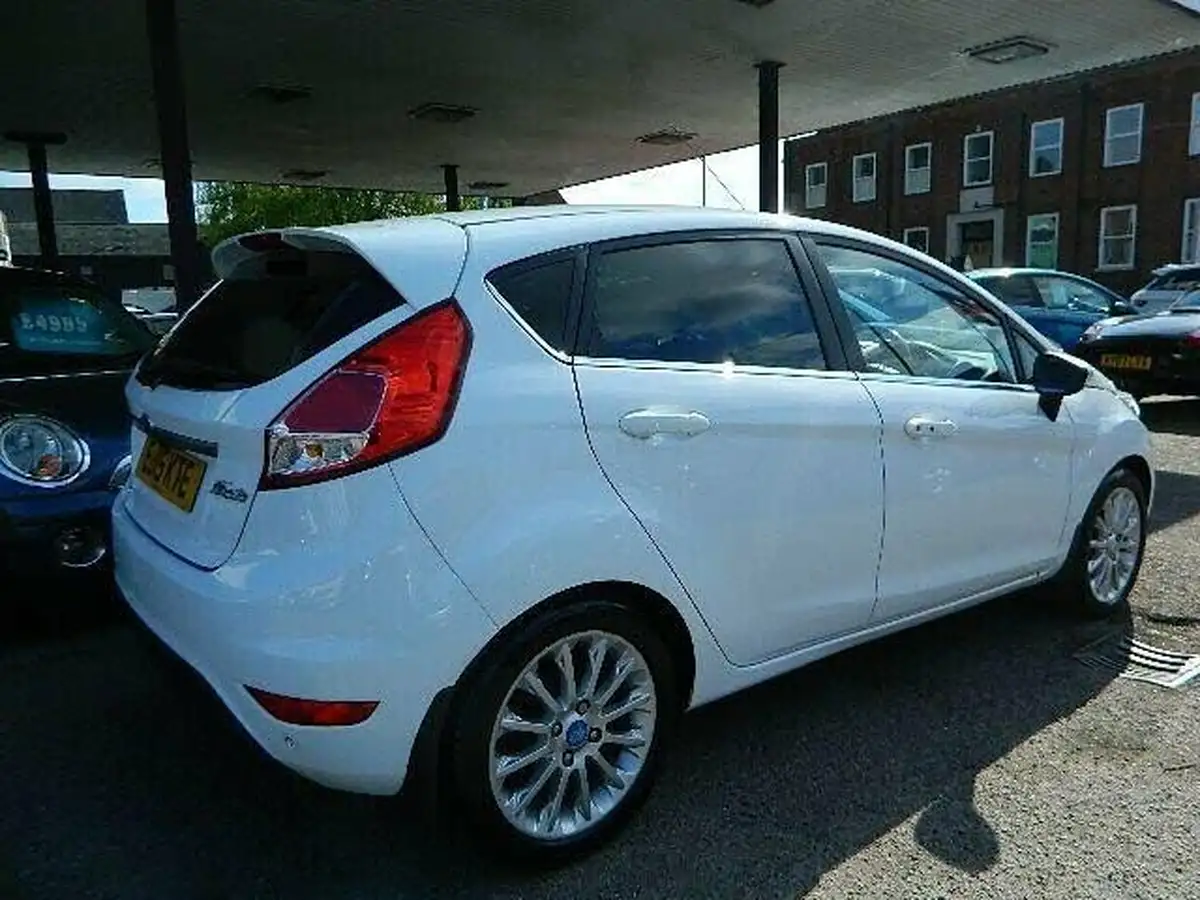 2015-ford-fiesta-10-titanium-x-100ps-ss-5d-big-2