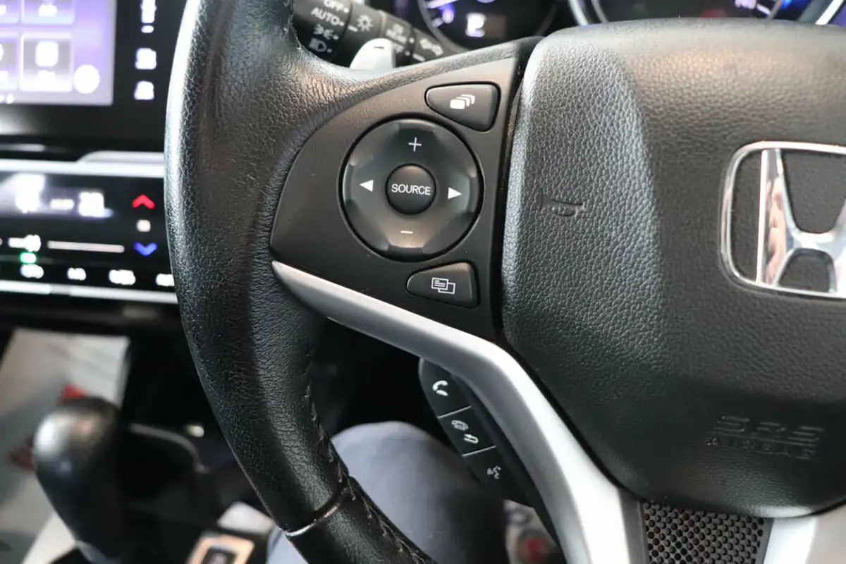 2017-honda-jazz-13-i-vtec-ex-navi-cvt-big-45